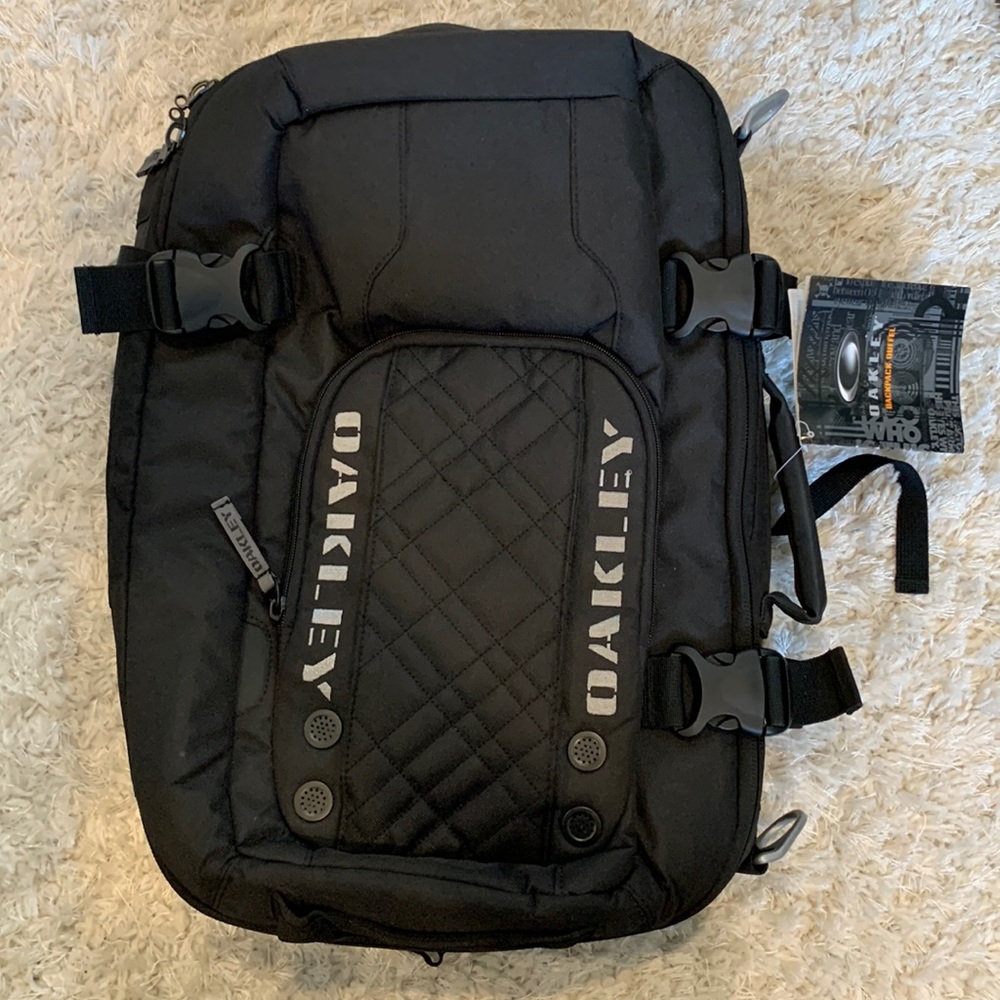 New NWT Oakley backpack duffle